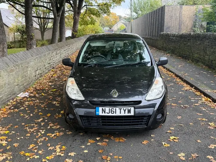 Renault Clio 2011 photo 2