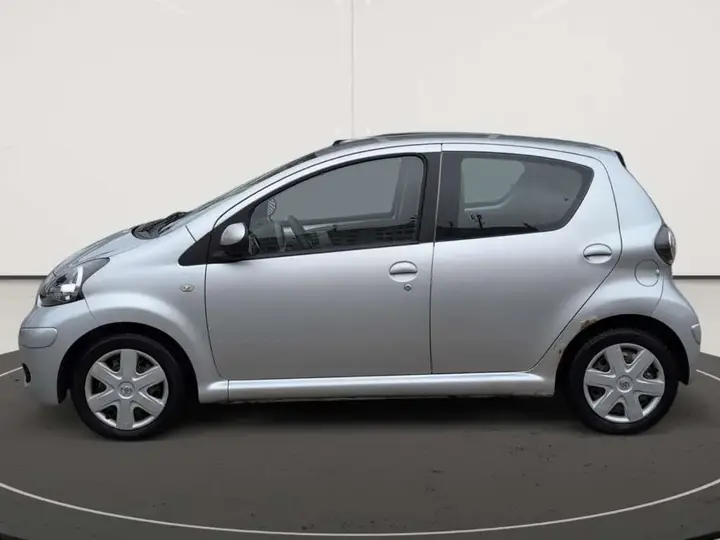 Toyota Aygo 2011 photo 2