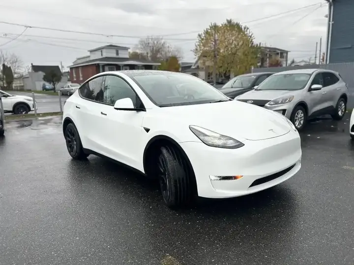 Tesla Model Y 2024 photo 4