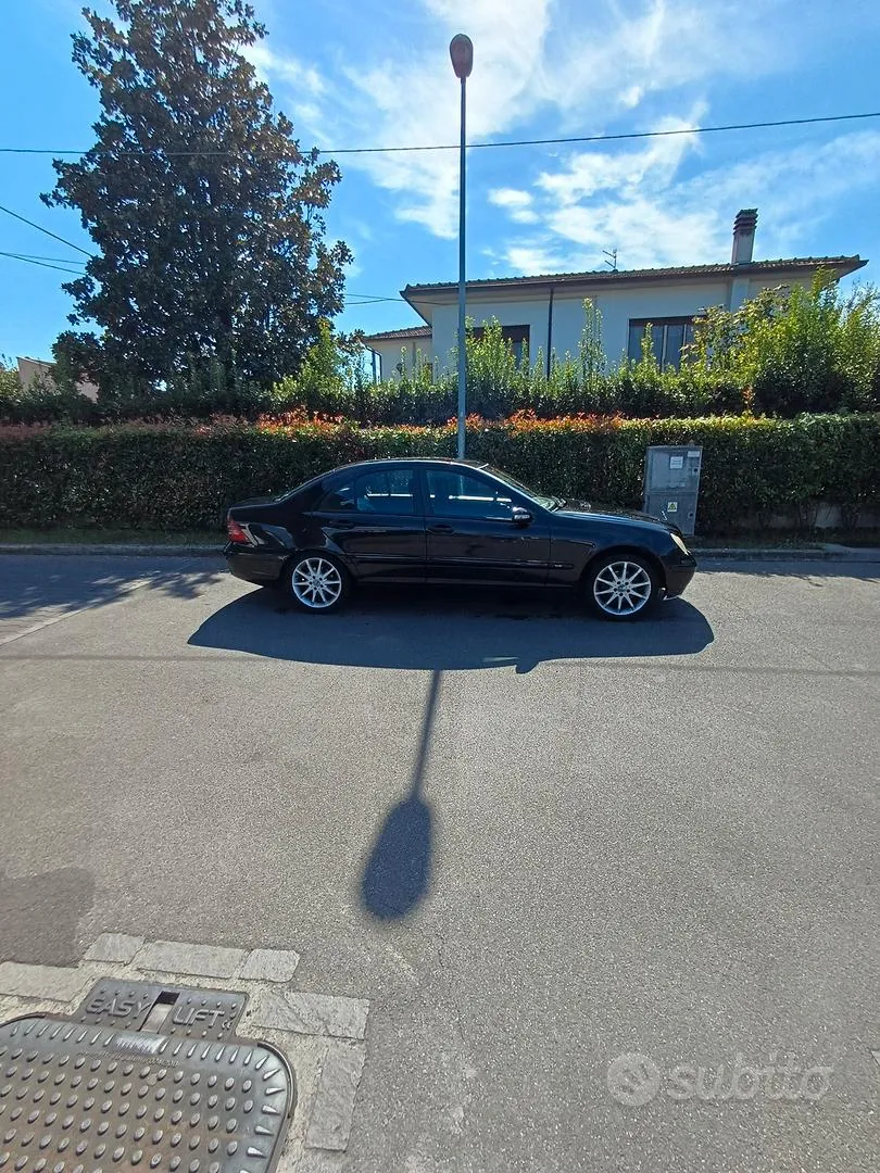 Mercedes-Benz C-Class 2004 photo 3