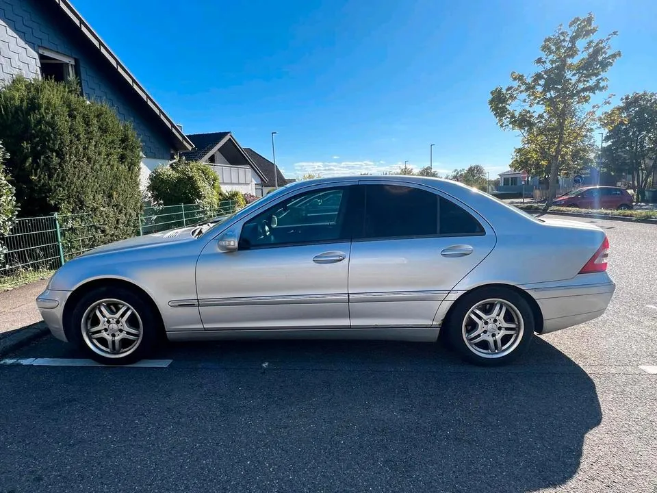 Mercedes-Benz C240