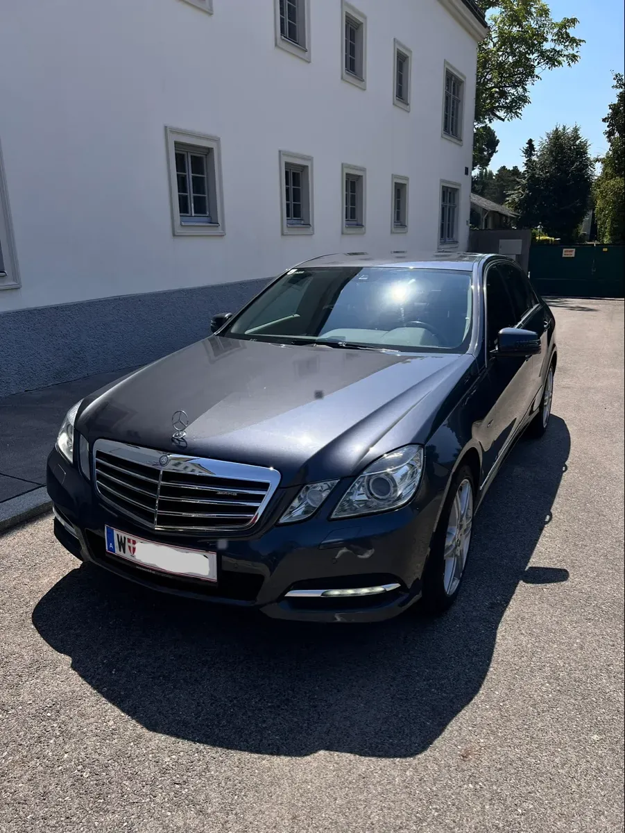 Mercedes-Benz E-Class 2011 photo 3