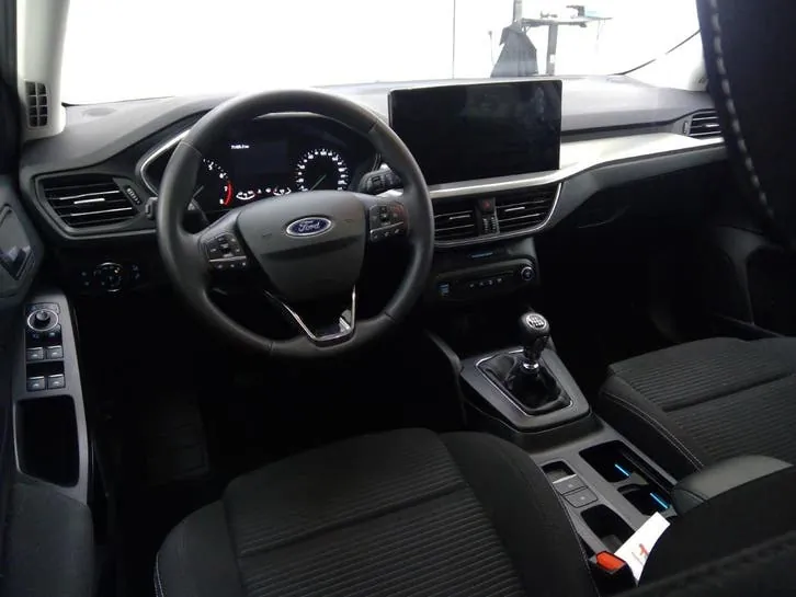 Ford Focus 2024 photo 3