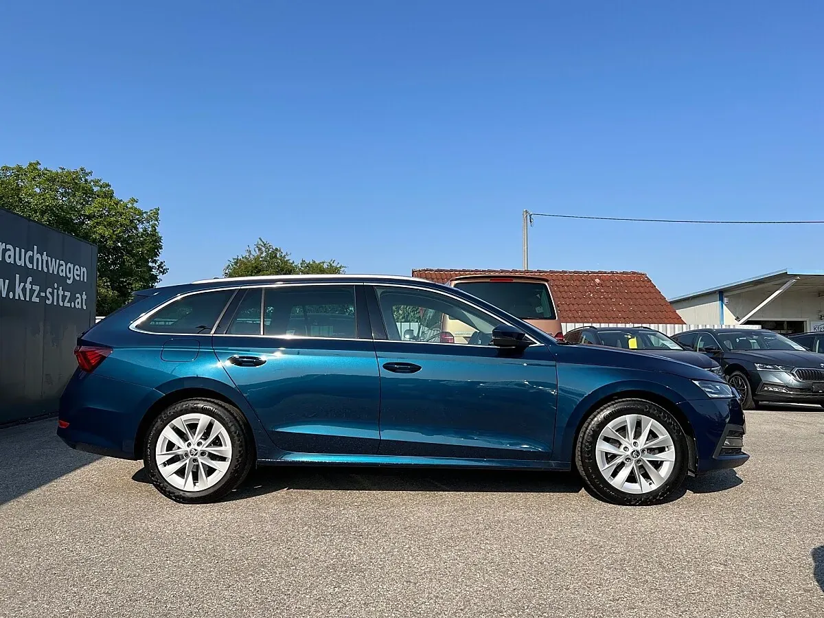 Skoda Octavia 2023 photo 2