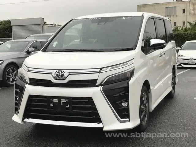 Toyota Voxy 2021 photo 2