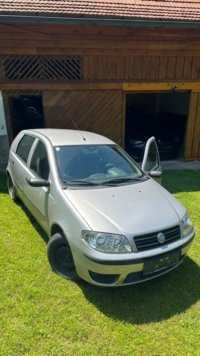 Fiat Punto 2004 photo 2