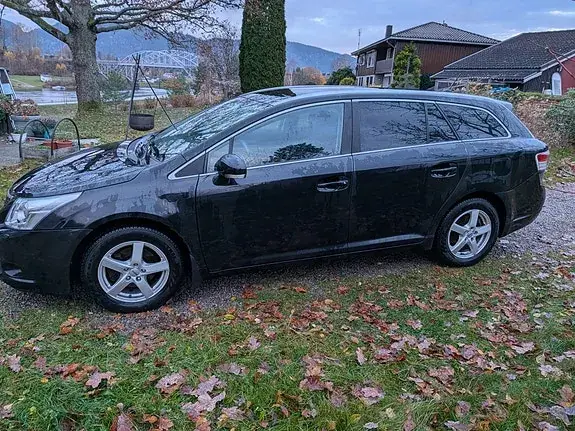 Toyota Avensis 2011 photo 3