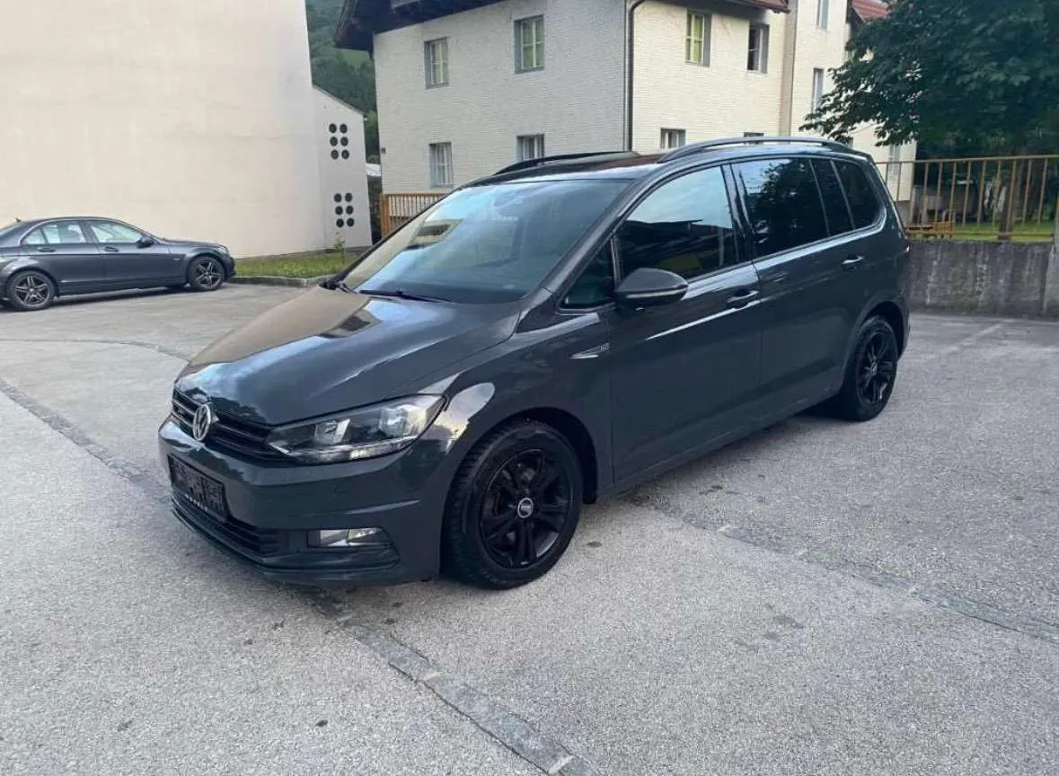 Volkswagen Touran 2016 photo 2