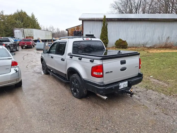Ford Explorer Sport Trac 2007 photo 2