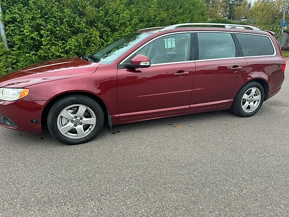 Volvo V70 2009 photo 2