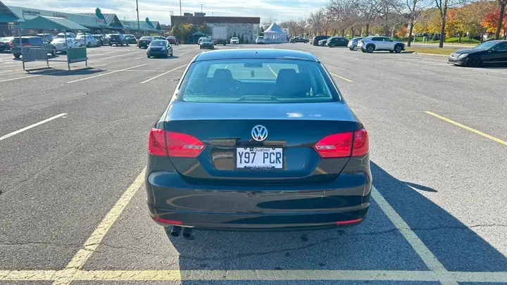 Volkswagen Jetta 2013 photo 2