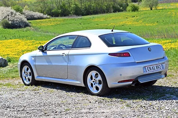 Alfa Romeo Gt 2004 photo 2