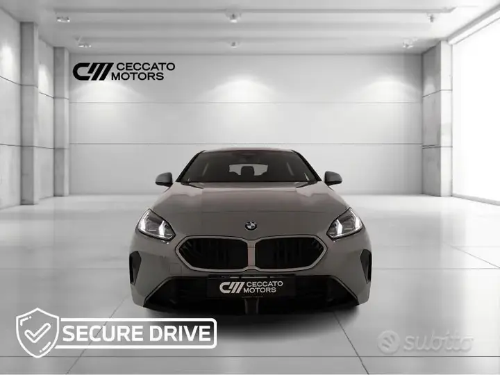 BMW 1 Series 2025 photo 2
