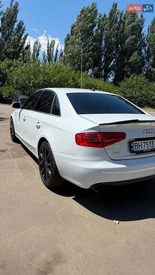 Audi A4 2012 photo 4