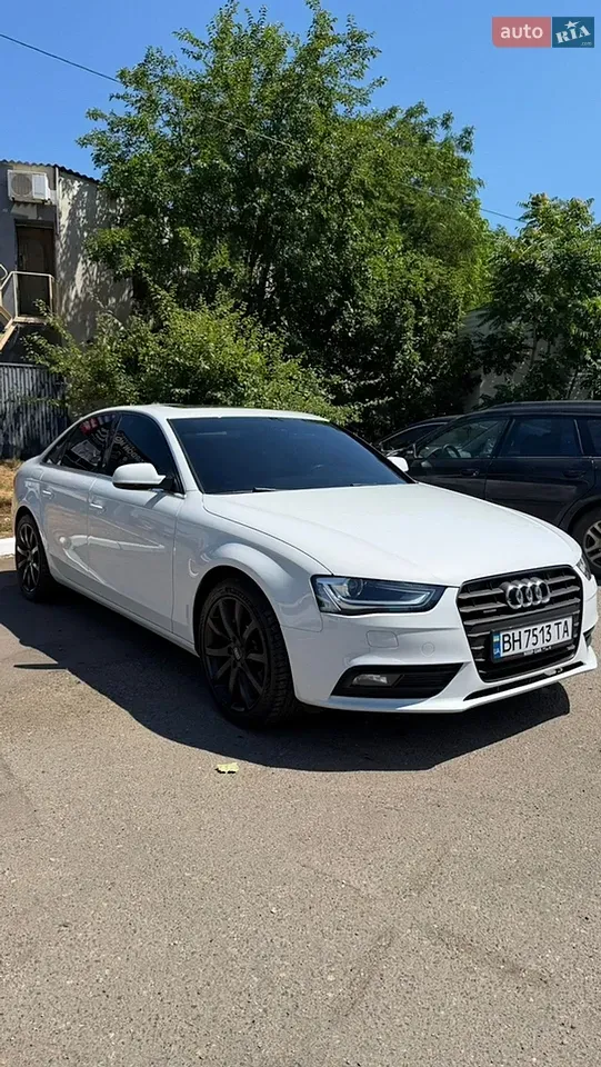 Audi A4 2012 photo 2