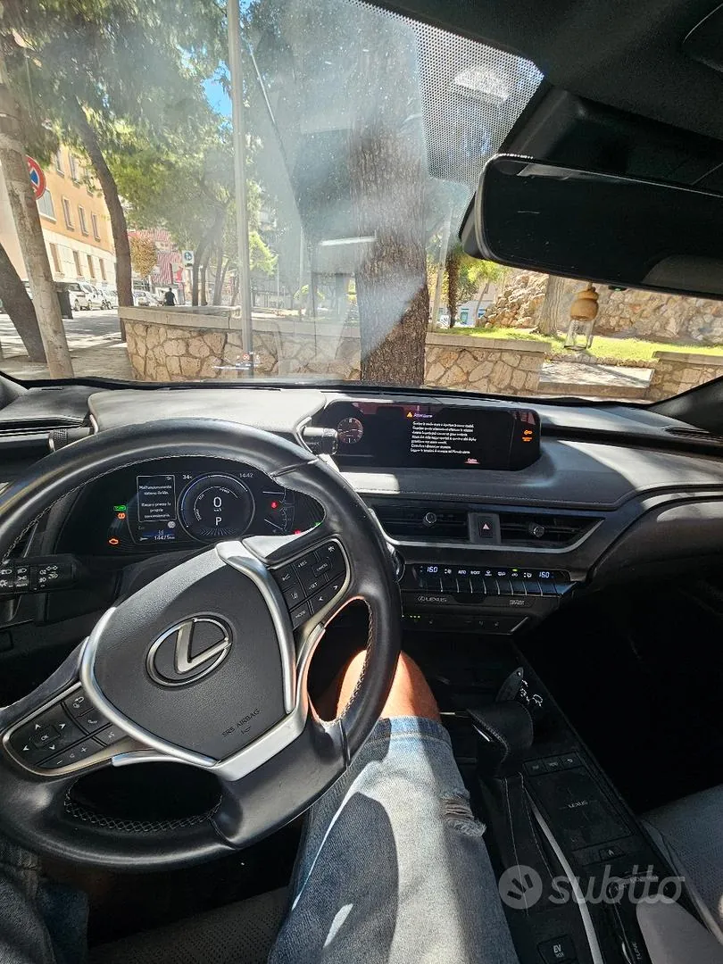 Lexus Ux 2019 photo 2