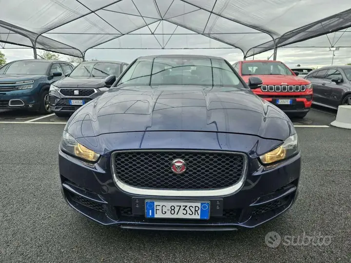 Jaguar Xe 2016 photo 2