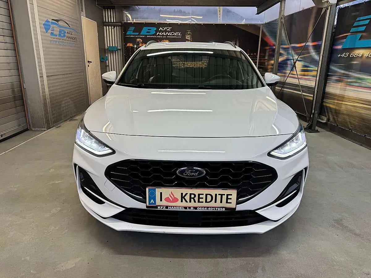 Ford Focus 2023 photo 2