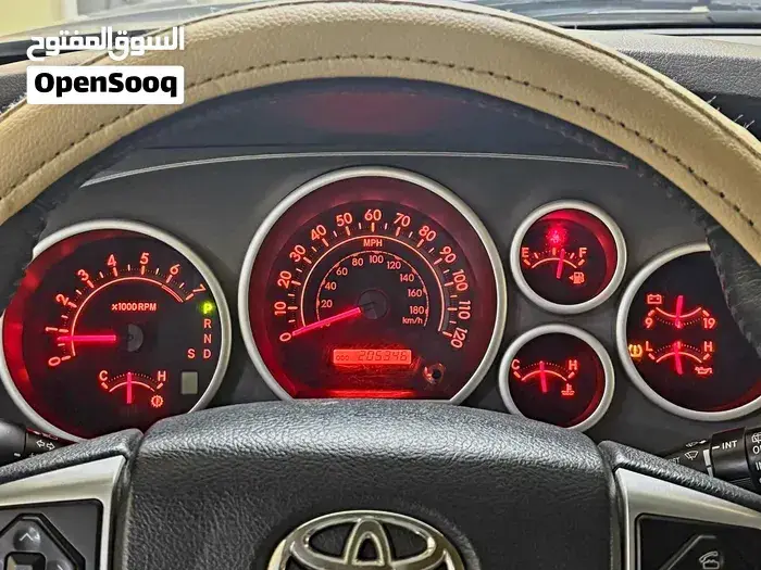 Toyota Sequoia 2015 photo 2