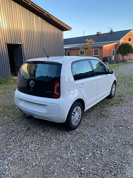 Volkswagen Up 2015 photo 4
