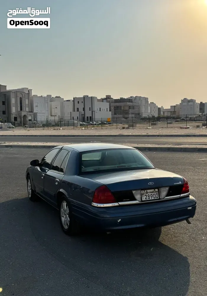 Ford Crown Victoria 2010 photo 3