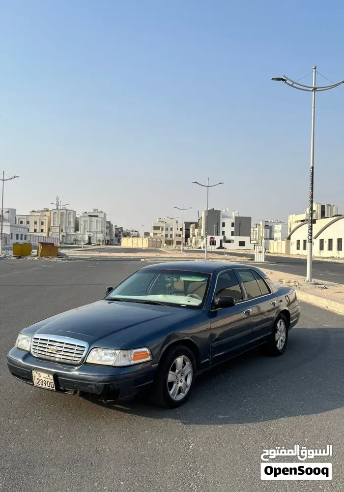 Ford Crown Victoria 2010 photo 2