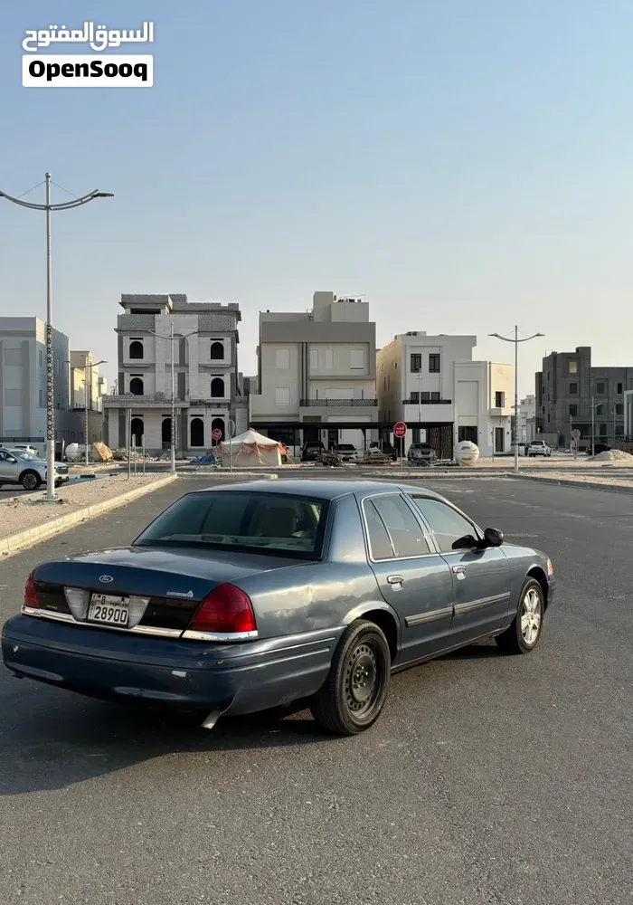Ford Crown Victoria 2010 photo 4