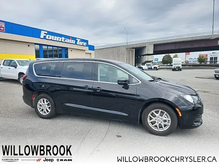 Chrysler Grand Caravan 2024 photo 5