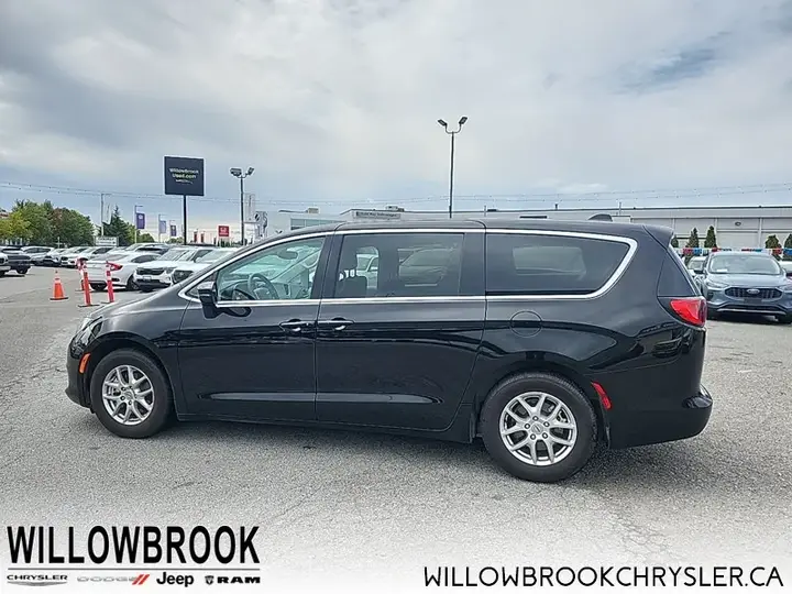 Chrysler Grand Caravan 2024 photo 4