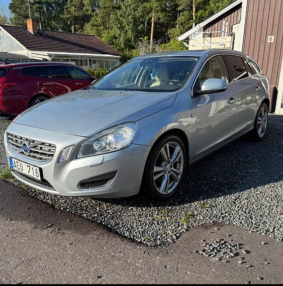 Volvo V60 2012 photo 2