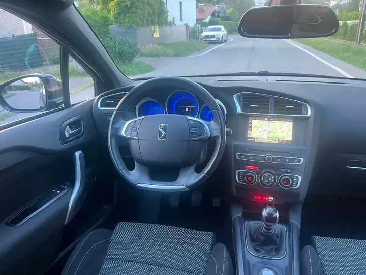 DS Automobiles Ds 4 2017 photo 3