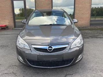 Opel Astra 2011 photo 2