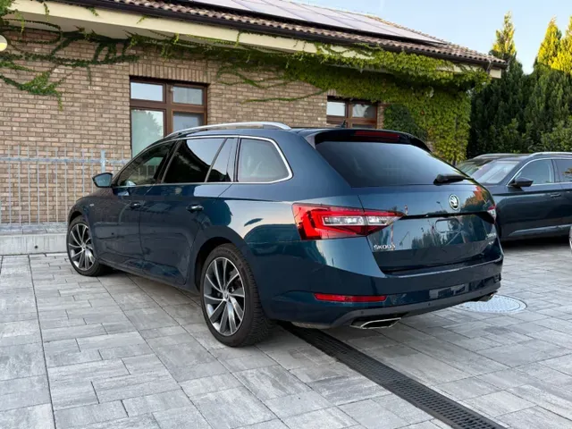 Skoda Superb Combi 2017 photo 2