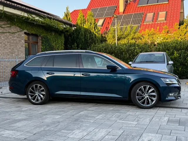 Skoda Superb Combi 2017 photo 3