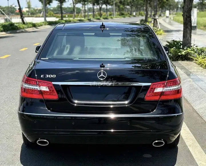 Mercedes-Benz E-Class 2011 photo 5