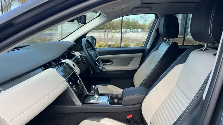 Land Rover Discovery Sport 2023 photo 3
