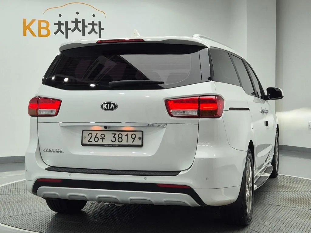 Kia Carnival 2015 photo 3