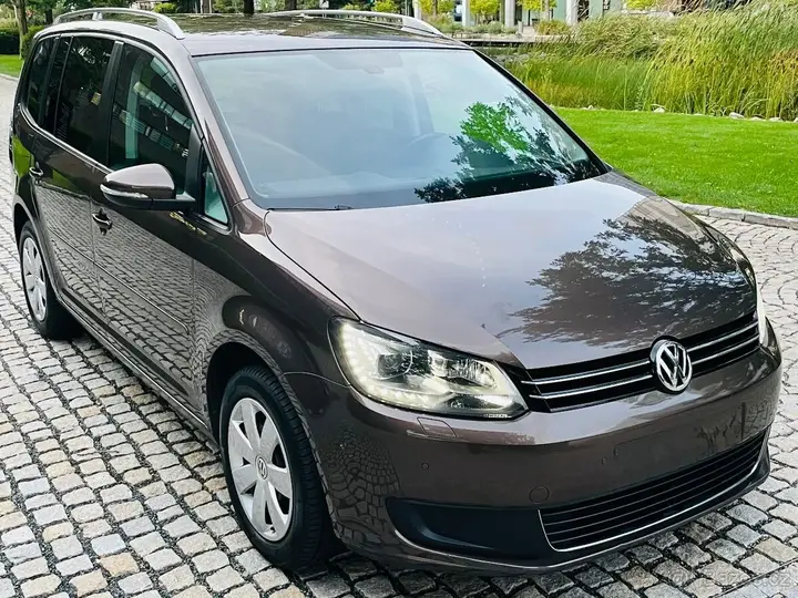 Volkswagen Touran 2012 photo 4