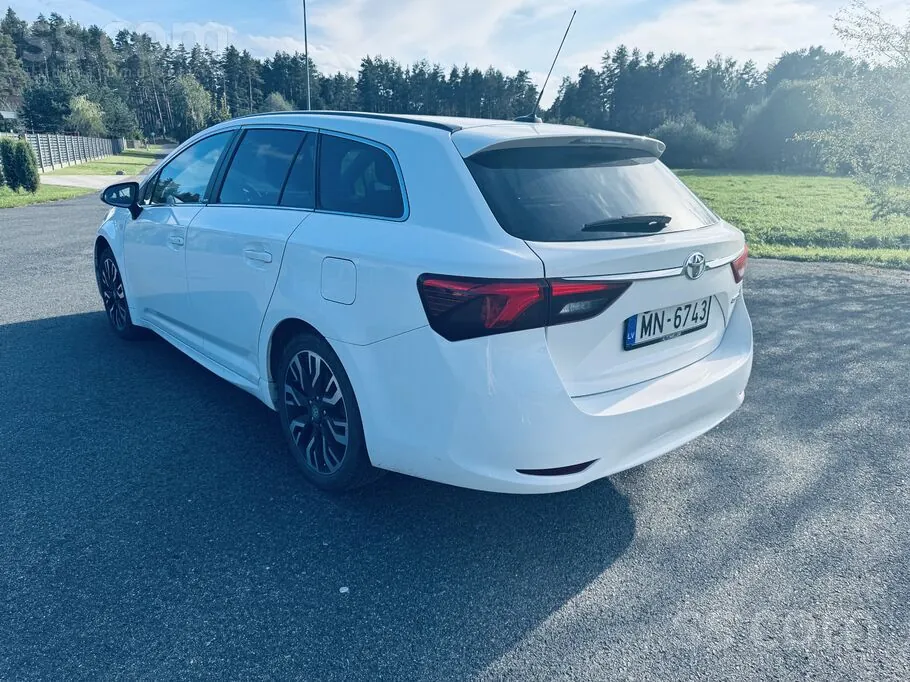 Toyota Avensis 2017 photo 2