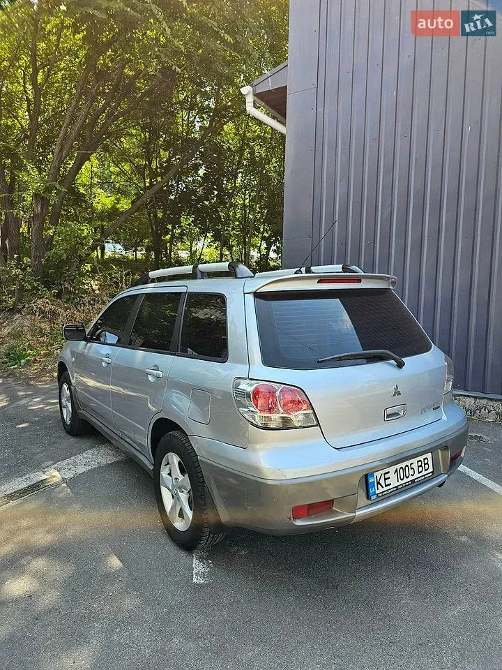 Mitsubishi Outlander 2003 photo 2