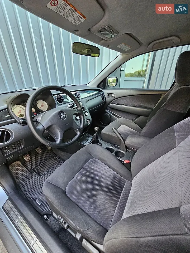 Mitsubishi Outlander 2003 photo 3