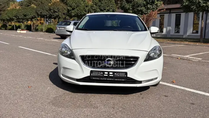 Volvo V40 2013 photo 2