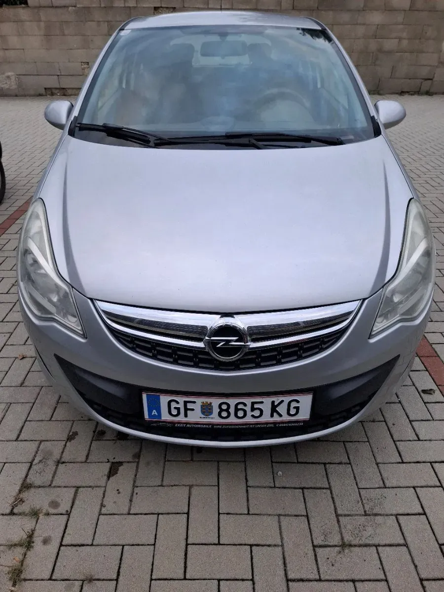 Opel Corsa 2011 photo 2