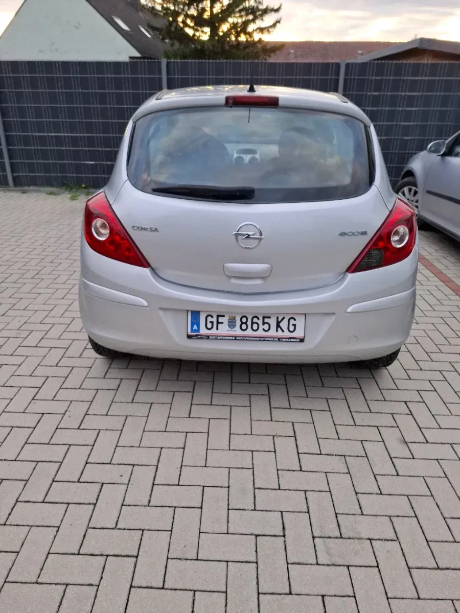 Opel Corsa 2011 photo 3