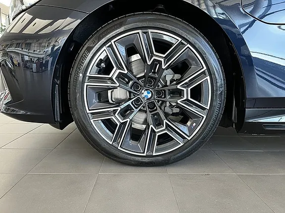 BMW 530E 2026 photo 4