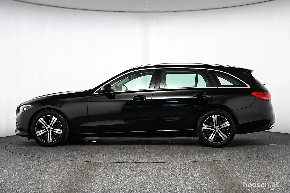 Mercedes-Benz C-Class 2025 photo 3