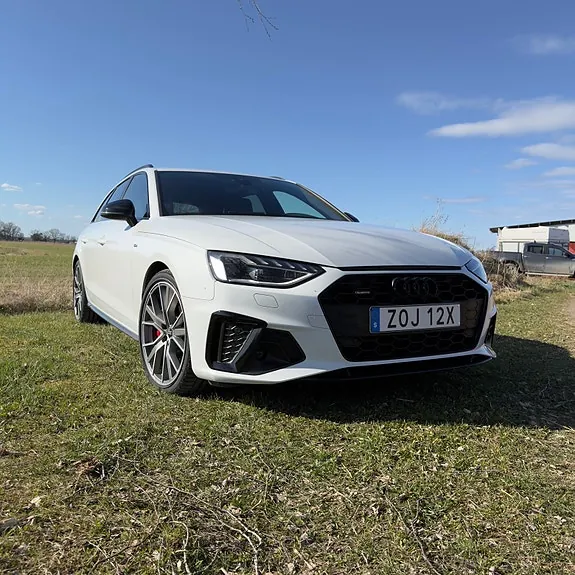 Audi A4 2022 photo 2