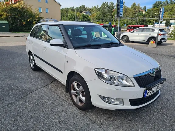 Skoda Fabia 2012 photo 2