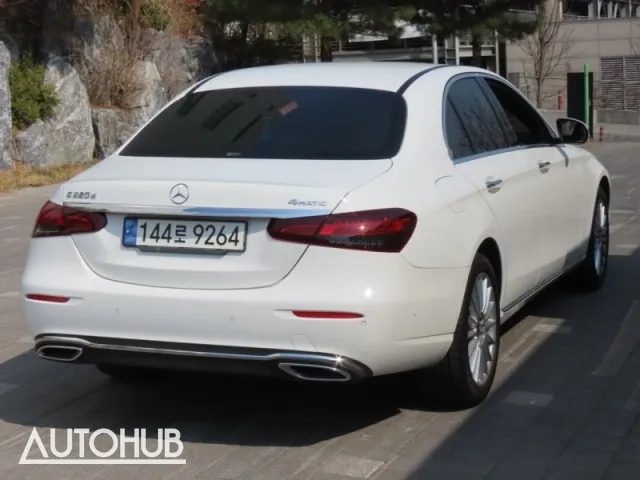 Mercedes-Benz E-Class 2022 photo 3