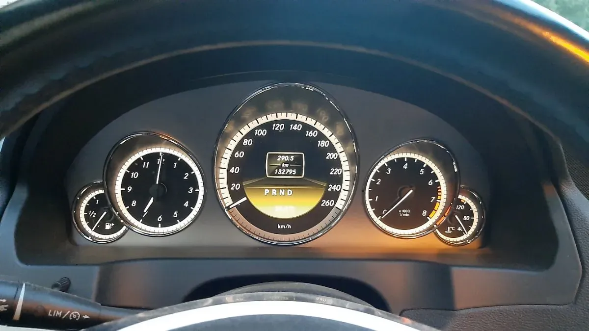 Mercedes-Benz E-Class 2012 photo 3